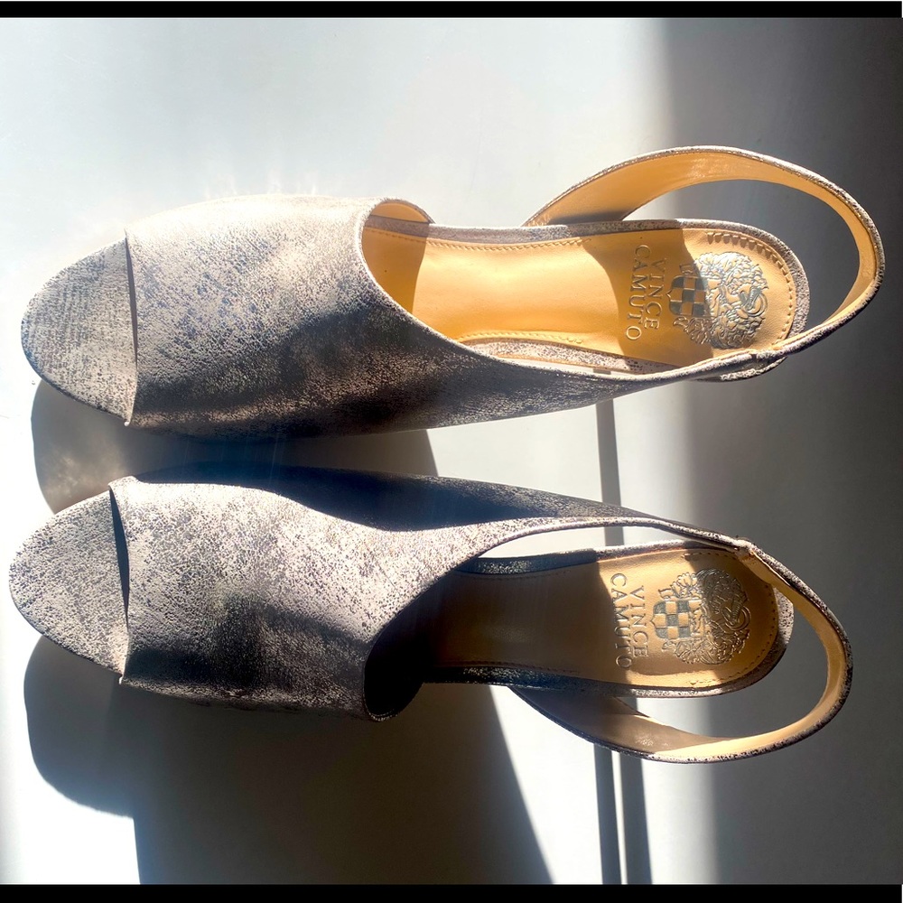 New women’s size 13 (Men’s size 11) silver Vince Camuto Crasantha peep toe heel